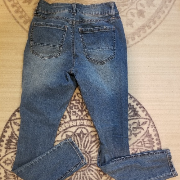 Juniors Refuge skinny ripped Jean's size 0 - Picture 2 of 4